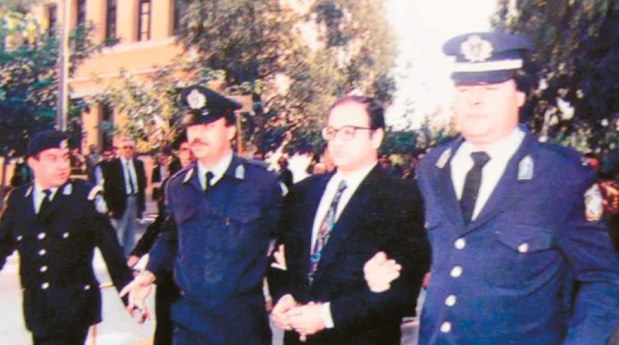 Το ριφιφί του αιώνα: Οι πολύχρονες δικαστικές μάχες ανθρώπων που έχασαν περιουσίες, πήραν «ηθική αποζημίωση» μόλις 3 εκατ. δραχμές για τις θυρίδες