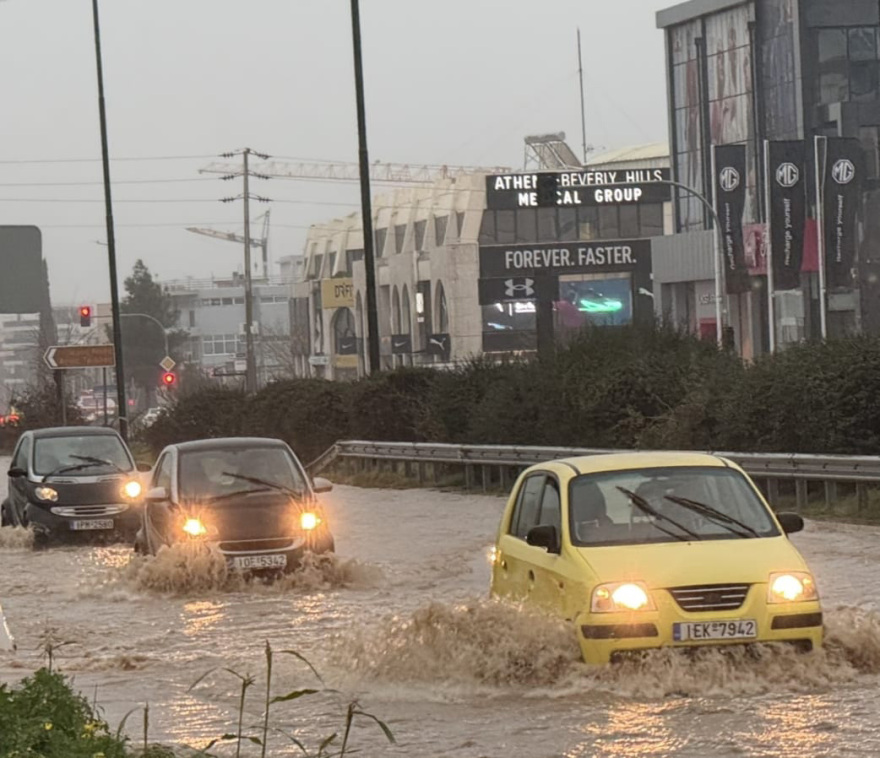 Καταιγίδες πλήττουν σήμερα την Αττική, λίμνη και πάλι η Βουλιαγμένης: Live χάρτης με το πέρασμα της κακοκαιρίας που έχει σημάνει πορτοκαλί συναγερμό