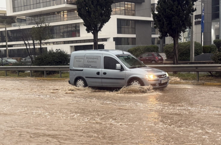 Καταιγίδες πλήττουν σήμερα την Αττική, λίμνη και πάλι η Βουλιαγμένης: Live χάρτης με το πέρασμα της κακοκαιρίας που έχει σημάνει πορτοκαλί συναγερμό