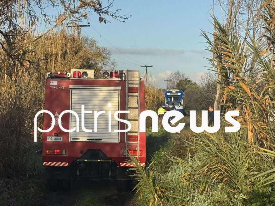 Δέντρο έπεσε σε τρένο που εκτελούσε το δρομολόγιο Πύργος – Κατάκολο: Στο Νοσοκομείο ο μηχανοδηγός
