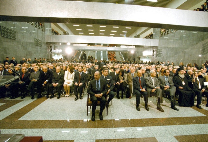 26 χρόνια από τα εγκαίνια του μετρό της Αθήνας: Οι διάσημοι, το πάρτι στο Σύνταγμα και η κοσμοσυρροή