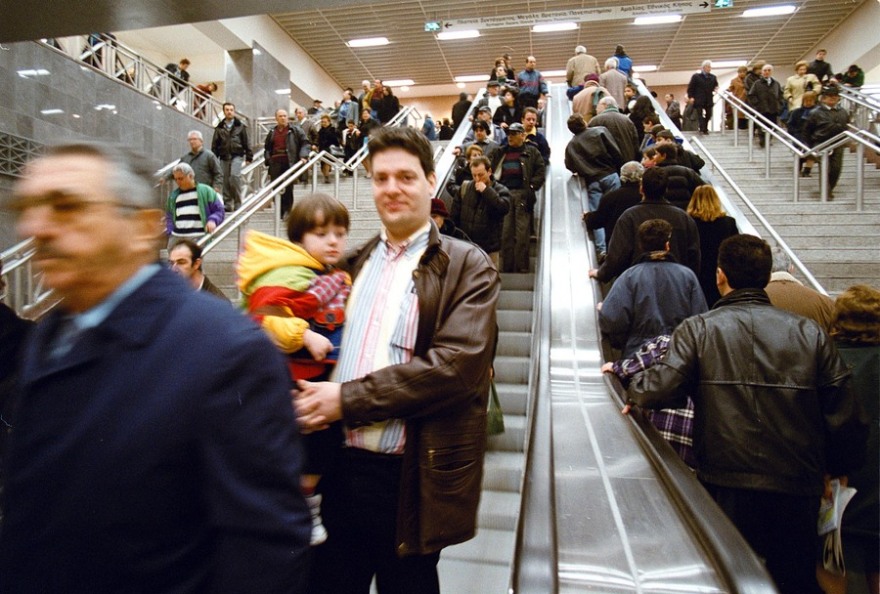 26 χρόνια από τα εγκαίνια του μετρό της Αθήνας: Οι διάσημοι, το πάρτι στο Σύνταγμα και η κοσμοσυρροή