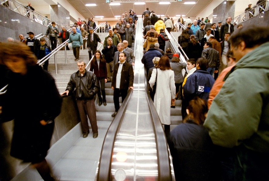 26 χρόνια από τα εγκαίνια του μετρό της Αθήνας: Οι διάσημοι, το πάρτι στο Σύνταγμα και η κοσμοσυρροή