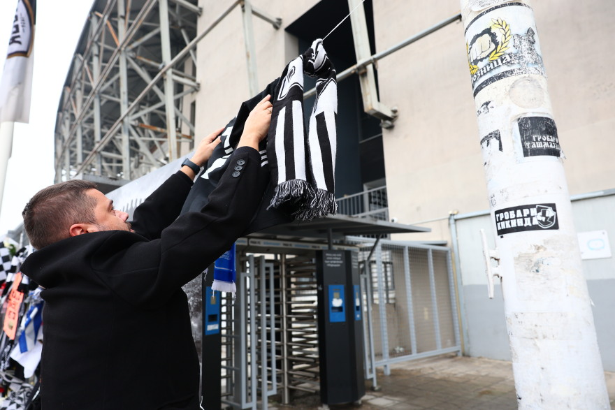 Στην Τούμπα ο Μάκης Γκαγκάτσης: «Τέτοιες στιγμές τα λόγια είναι περιττά», βίντεο και φωτογραφίες 