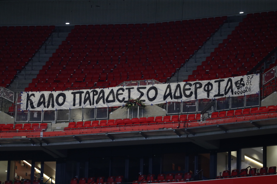 «Καλό παράδεισο αδέρφια»: Το πανό των οπαδών του ΠΑΟΚ στο άδειο πέταλο του γηπέδου της Λιόν, δείτε φωτογραφίες 