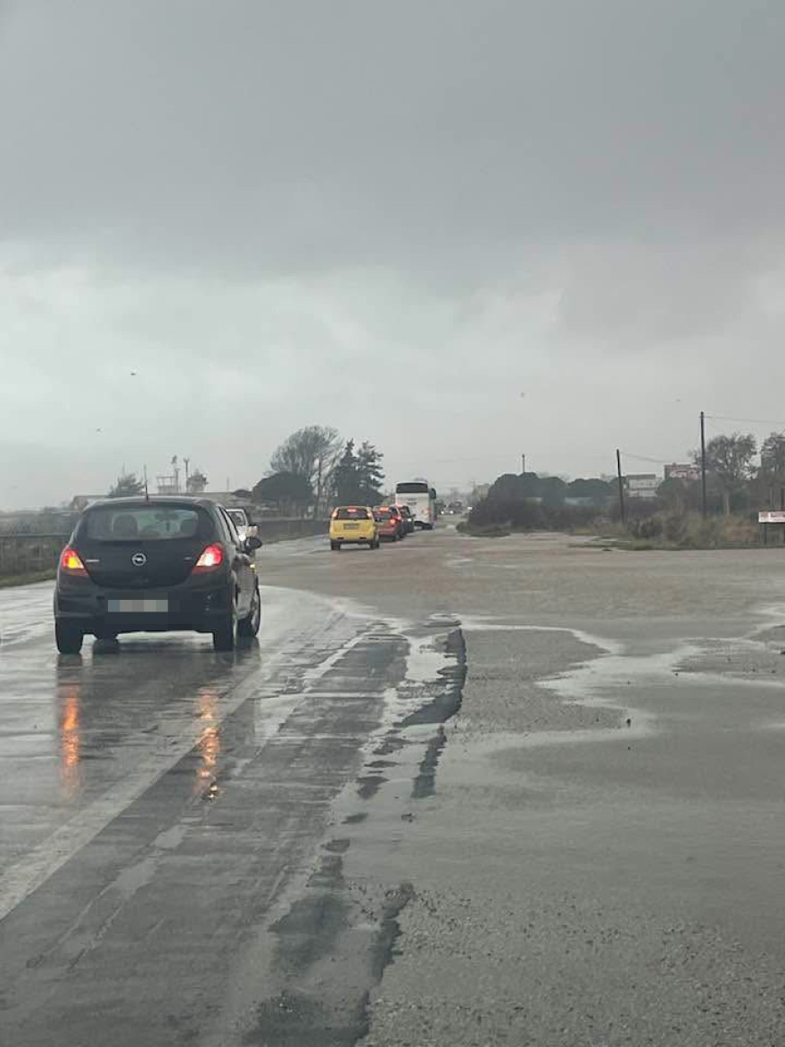 Πλημμύρες στον Έβρο από τις έντονες βροχοπτώσεις, εγκλωβίστηκαν μαθητές σε σχολείο