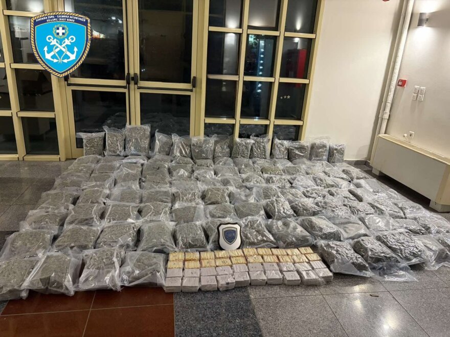 Πάτρα: Ναρκωτικά 900.000 ευρώ βρέθηκαν σε φορτηγό στο Ρίο - Συνελήφθη ο οδηγός και ένας 45χρονος στους Αμπελόκηπους που είχε αποθήκη για διακίνηση