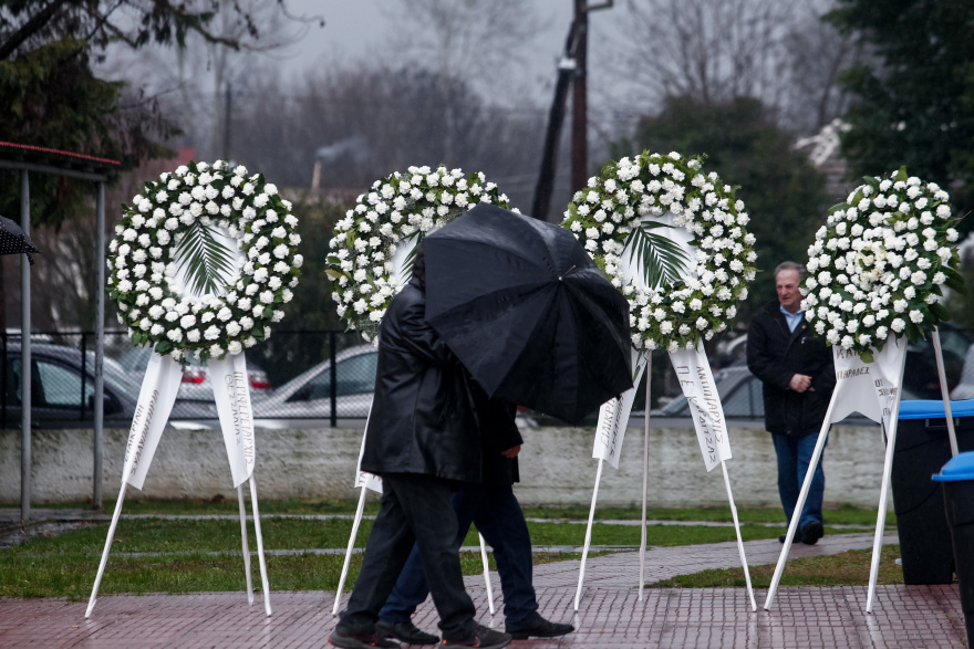 «Η φωτιά δεν μπόρεσε να κάψει αυτό που ήσουν»: Θρήνος στις κηδείες τριών θυμάτων της τραγωδίας στην Βιολάντα