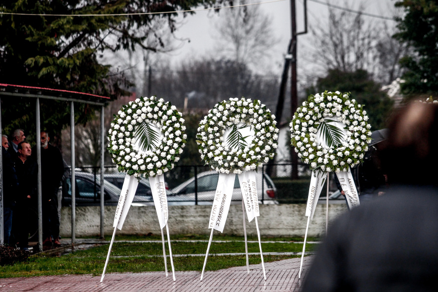 «Η φωτιά δεν μπόρεσε να κάψει αυτό που ήσουν»: Θρήνος στις κηδείες τριών θυμάτων της τραγωδίας στην Βιολάντα