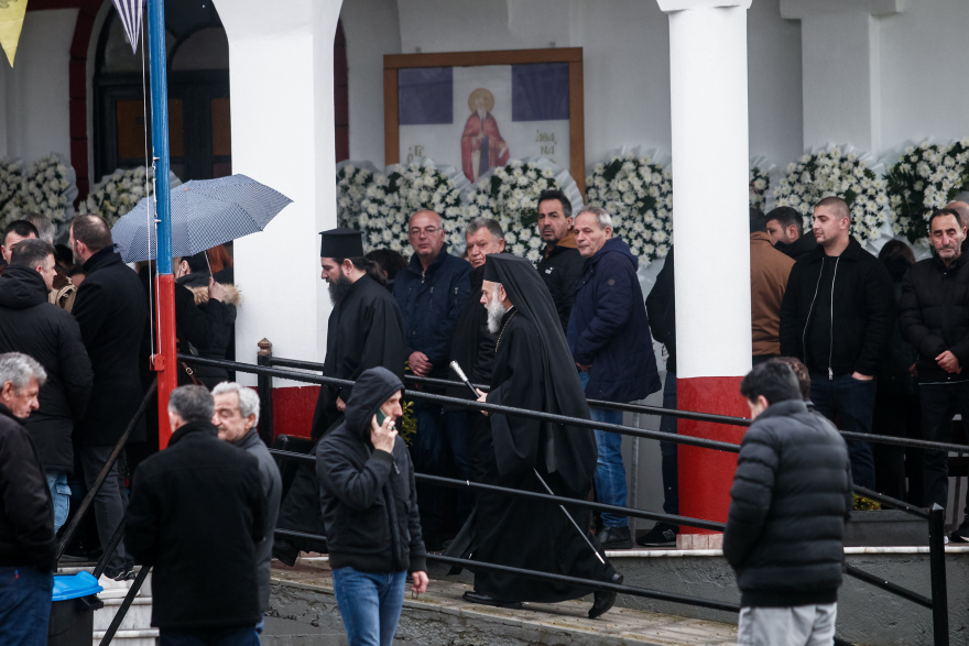 «Η φωτιά δεν μπόρεσε να κάψει αυτό που ήσουν»: Θρήνος στις κηδείες τριών θυμάτων της τραγωδίας στην Βιολάντα