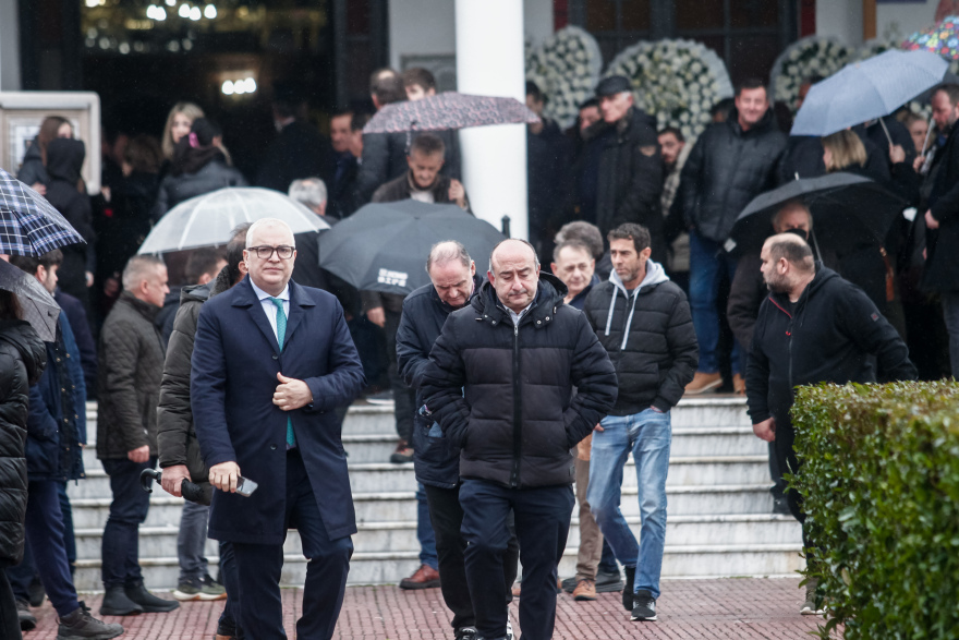 «Η φωτιά δεν μπόρεσε να κάψει αυτό που ήσουν»: Θρήνος στις κηδείες τριών θυμάτων της τραγωδίας στην Βιολάντα