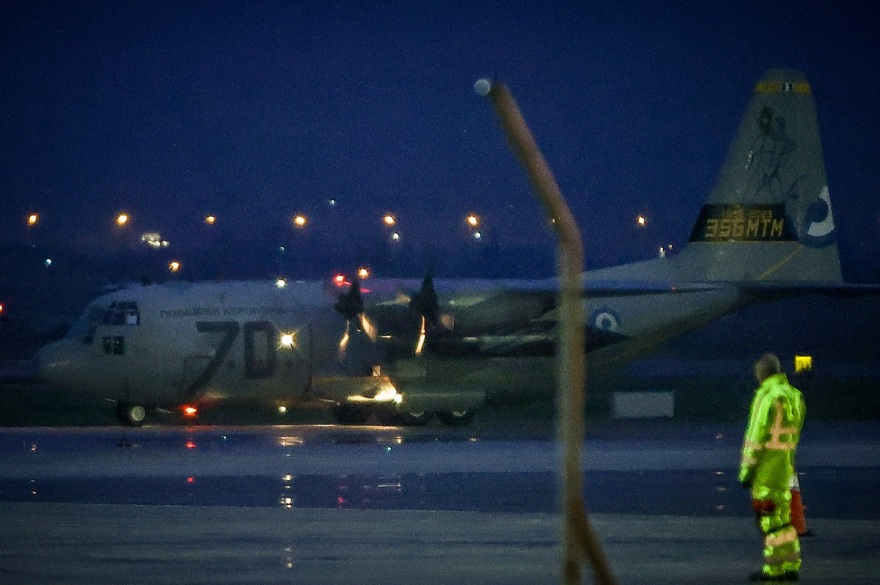 Το συγκλονιστικό «αντίο» στους επτά οπαδούς του ΠΑΟΚ στην Τούμπα, με συνθήματα και καπνογόνα