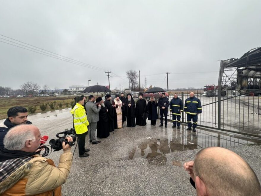 «Η φωτιά δεν μπόρεσε να κάψει αυτό που ήσουν»: Θρήνος στις κηδείες τριών θυμάτων της τραγωδίας στην Βιολάντα