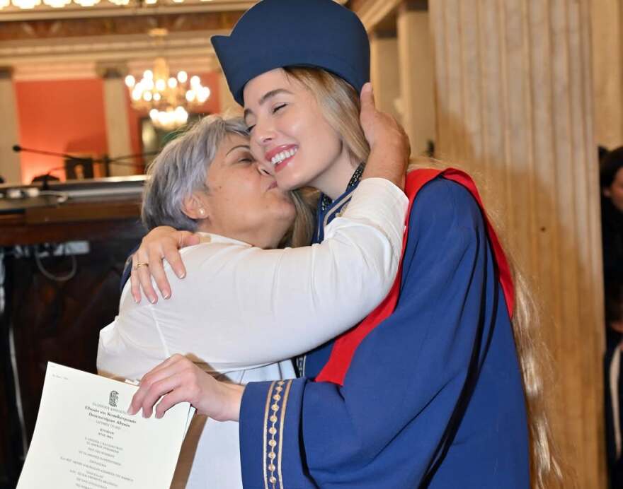 Η Αντωνία Καλλιμούκου πήρε πτυχίο Νομικής: Ευχαριστώ την Παναγιά και τον γλυκό Χριστό μου που με αξίωσαν