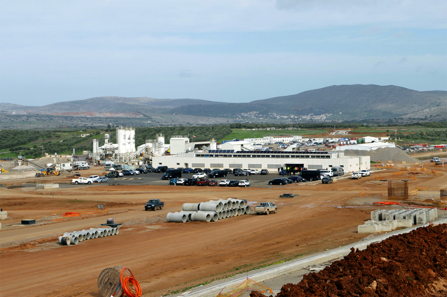 Στο εργοτάξιο του αεροδρομίου στο Καστέλλι ο Κυριάκος Μητσοτάκης