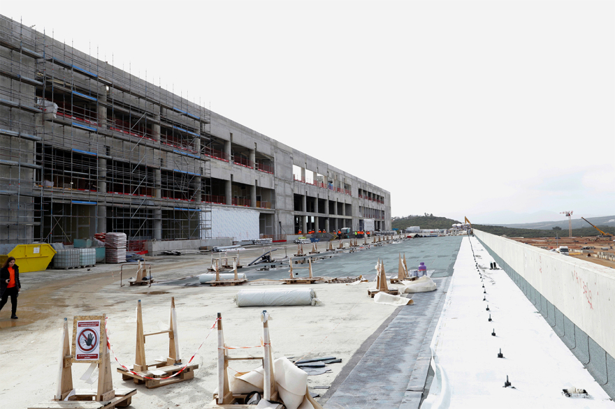 Στο εργοτάξιο του αεροδρομίου στο Καστέλλι ο Κυριάκος Μητσοτάκης