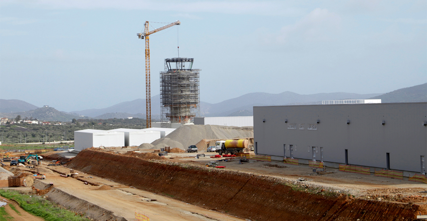 Στο εργοτάξιο του αεροδρομίου στο Καστέλλι ο Κυριάκος Μητσοτάκης