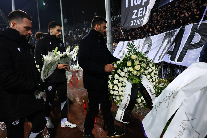  «ΠΑΟΚ παίξε για τον λαό σου που πέθανε στο δρόμο για να' ναι στο πλευρό σου»: Δάκρυσε η Τούμπα για τους αδικοχαμένους οπαδούς, βίντεο 