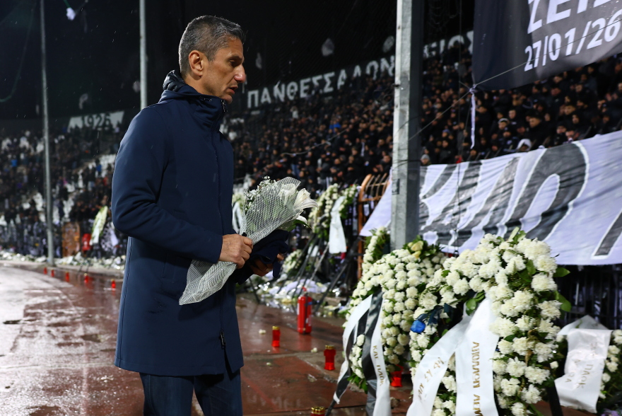  «ΠΑΟΚ παίξε για τον λαό σου που πέθανε στο δρόμο για να' ναι στο πλευρό σου»: Δάκρυσε η Τούμπα για τους αδικοχαμένους οπαδούς, βίντεο 