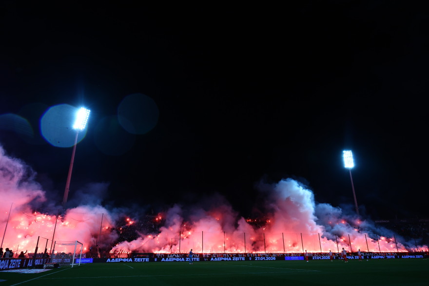  «ΠΑΟΚ παίξε για τον λαό σου που πέθανε στο δρόμο για να' ναι στο πλευρό σου»: Δάκρυσε η Τούμπα για τους αδικοχαμένους οπαδούς, βίντεο 