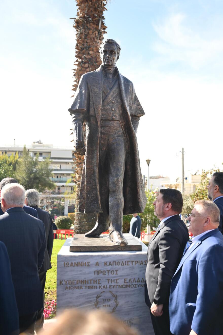 Αποκαλυπτήρια του ανδριάντα του Ιωάννη Καποδίστρια στον δήμο Ελληνικού-Αργυρούπολης, μετονομασία της πλατείας Δημαρχείου, δείτε φωτογραφίες