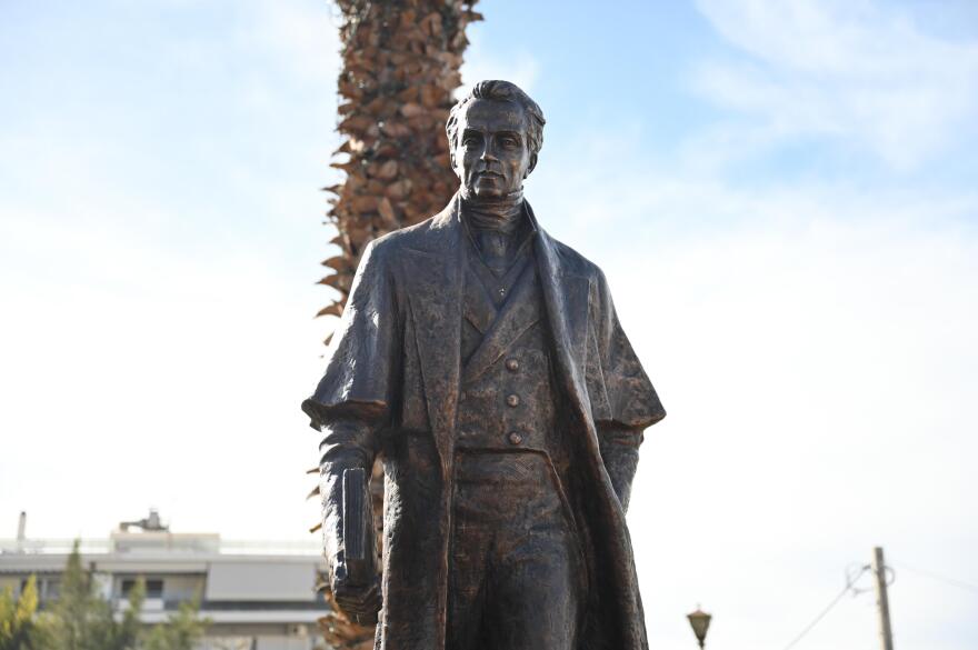 Αποκαλυπτήρια του ανδριάντα του Ιωάννη Καποδίστρια στον δήμο Ελληνικού-Αργυρούπολης, μετονομασία της πλατείας Δημαρχείου, δείτε φωτογραφίες