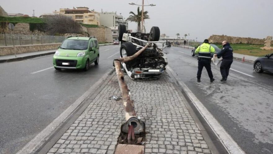 Τροχαίο στο Ηράκλειο, ντελαπάρισε αυτοκίνητο, δείτε φωτογραφίες