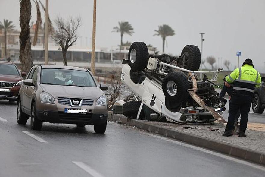 Τροχαίο στο Ηράκλειο, ντελαπάρισε αυτοκίνητο, δείτε φωτογραφίες