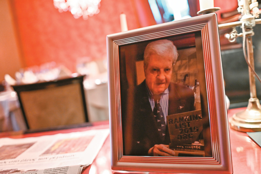 «L' Abreuvoir»: Από το Παρίσι στον χωματόδρομο του Κολωνακίου, εκεί που δείπνησαν Ωνάσης, Κάλλας, Πίτερ Ουστίνοφ και Σον Κόνερι