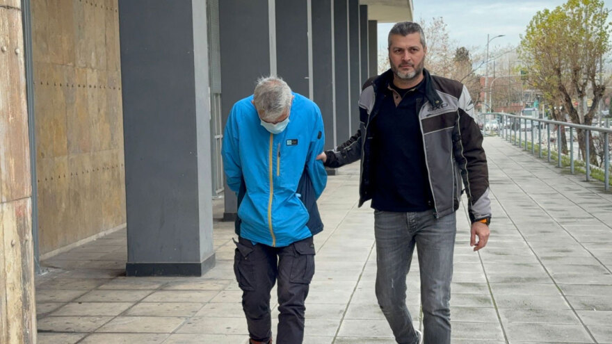 Στον ανακριτή οι συλληφθέντες για την δολοφονία των δύο γυναικών σε υπόγειο στη Θεσσαλονίκη, δείτε βίντεο