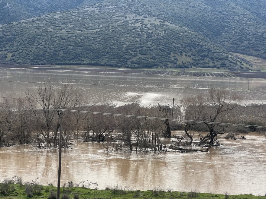 Υπερχείλισε ο Πηνειός έξω από τη Λάρισα: Πλημμύρισαν αγροτικές εκτάσεις