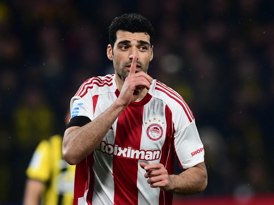 Επεισοδιακό το ντέρμπι ΑΕΚ - Ολυμπιακός: Οι διαμαρτυρίες Ηλιόπουλου, οι καταγγελίες Καραπαπά και η ανταλλαγή δηλώσεων