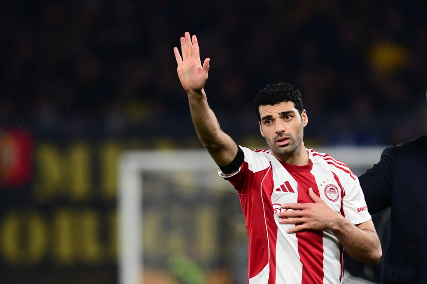 Επεισοδιακό το ντέρμπι ΑΕΚ - Ολυμπιακός: Οι διαμαρτυρίες Ηλιόπουλου, οι καταγγελίες Καραπαπά και η ανταλλαγή δηλώσεων