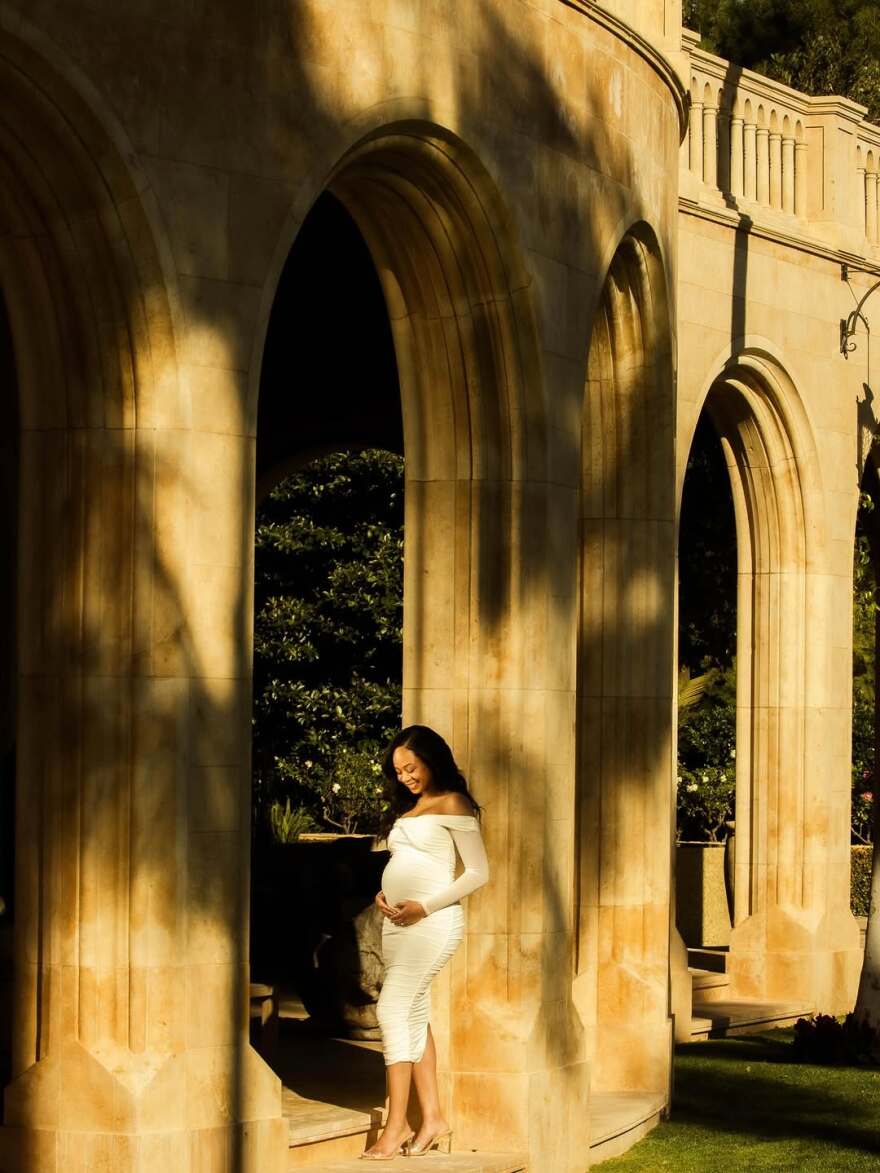 Ο γιος του Έντι Μέρφι και η κόρη του Μάρτιν Λόρενς περιμένουν το πρώτο τους παιδί
