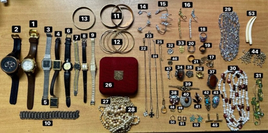 Σύλληψη 67χρονης οικιακής βοηθού στο Ίλιον για διαδοχικές κλοπές σε σπίτια