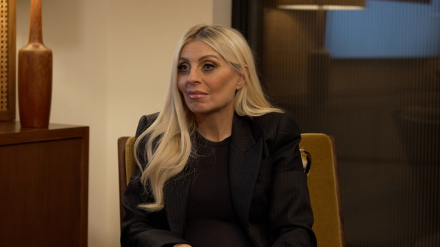 Η Εύη Πούμπουρα διηγείται στο protothema τη ζωή της στην Secret Service και στην ασφάλεια των Αμερικανών προέδρων