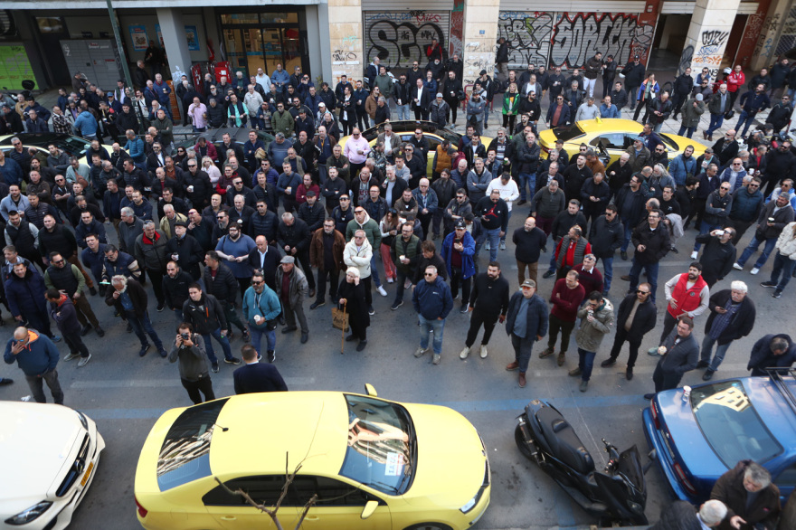 Aπεργία ταξί: Πορεία στο κέντρο της Αθήνας, με απεργία διαρκείας προειδοποιεί ο πρόεδρος του ΣΑΤΑ
