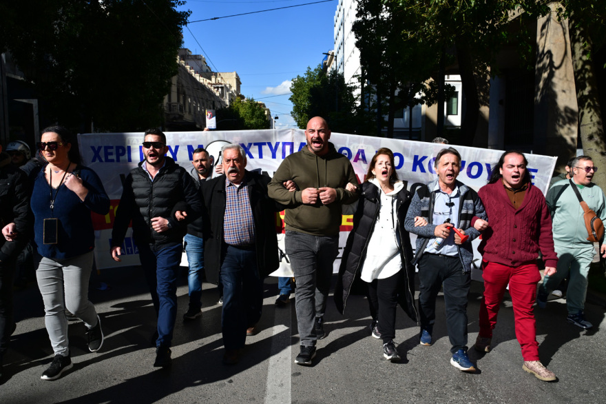 Aπεργία ταξί: Πορεία στο κέντρο της Αθήνας, με απεργία διαρκείας προειδοποιεί ο πρόεδρος του ΣΑΤΑ
