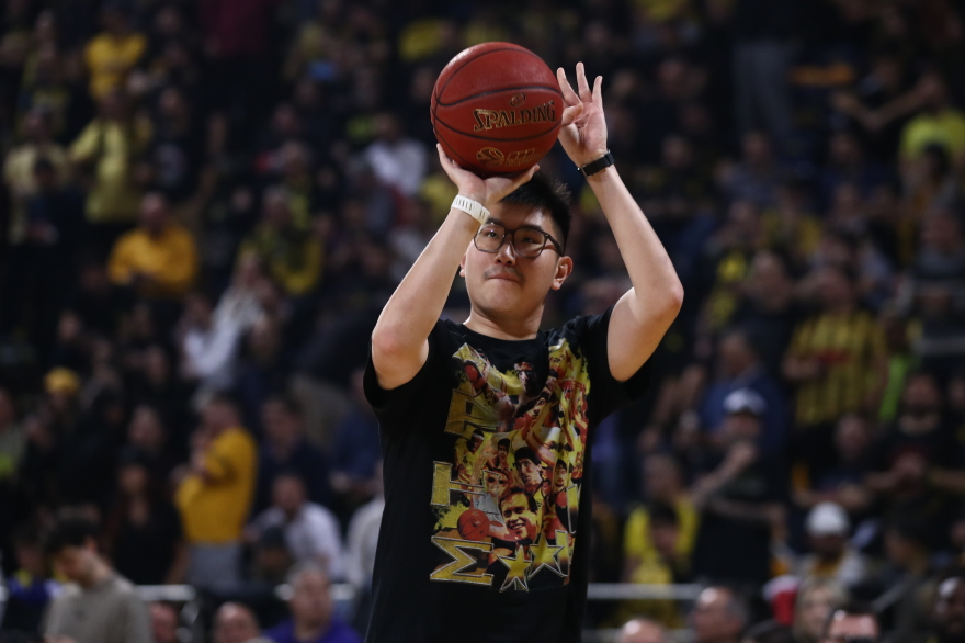 Ο Σιάο ξανά στο Αλεξάνδρειο με μπλούζα που έχει Γκάλη, Γιαννάκη και τις άλλες μεγάλες μορφές του Άρη, δείτε φωτογραφίες
