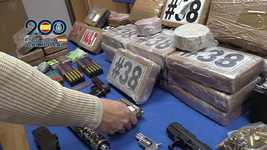 Η αστυνομία στην Ισπανία συνέλαβε 51 άτομα για διακίνηση ναρκωτικών, κατασχέθηκαν 242 κιλά κοκαΐνης