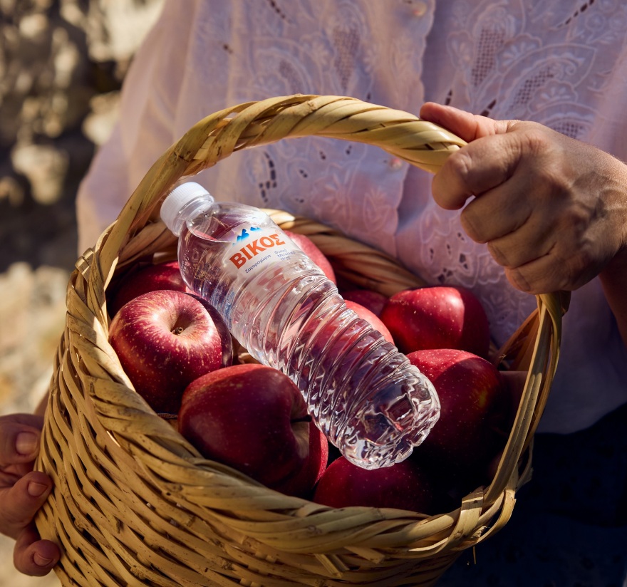 Δεν είναι όλα τα νερά ίδια: πώς επιλέγουν οι καταναλωτές το νερό που πίνουν