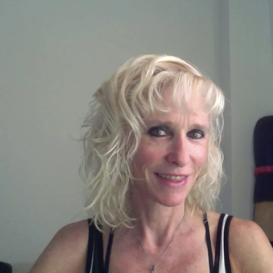 Δασκάλα δημοτικού με OnlyFans υποδυόταν την «γιαγιά» σε πορνογραφικά σάιτ και της απαγορεύτηκε να διδάσκει στη Βρετανία