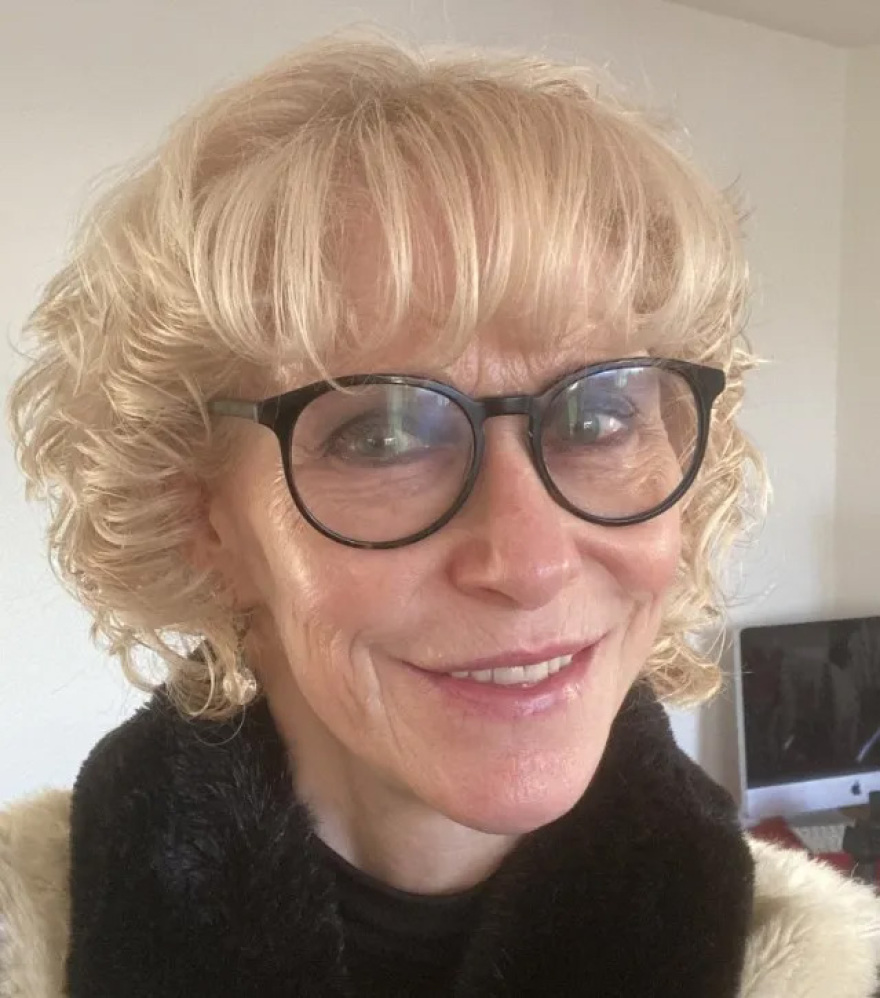 Δασκάλα δημοτικού με OnlyFans υποδυόταν την «γιαγιά» σε πορνογραφικά σάιτ και της απαγορεύτηκε να διδάσκει στη Βρετανία