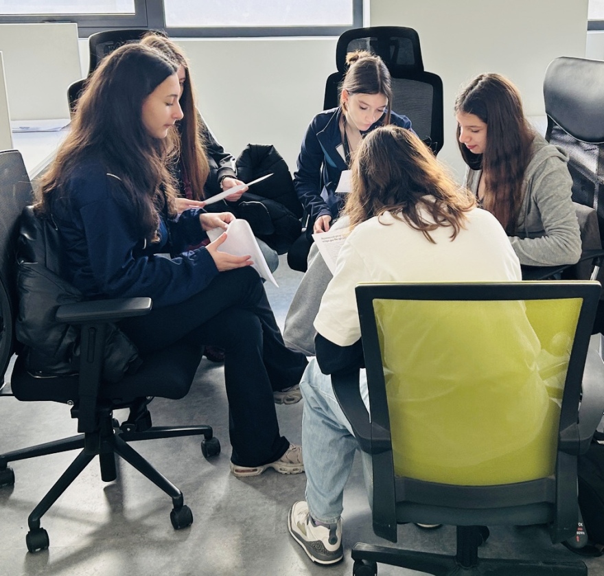 Το 1ο Γυμνάσιο Μεταμόρφωσης Αττικής «τύπωσε» το δικό του Πρώτο Θέμα