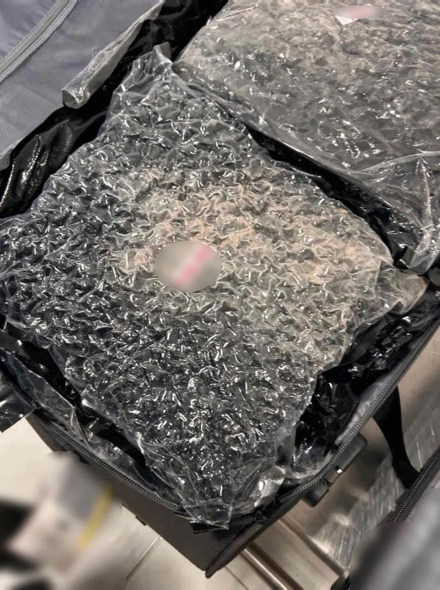 Συνελήφθη 45χρονος αλλοδαπός στο «Ελευθέριος Βενιζέλος» που επιχείρησε να εισάγει 32 κιλά ακατέργαστης κάνναβης