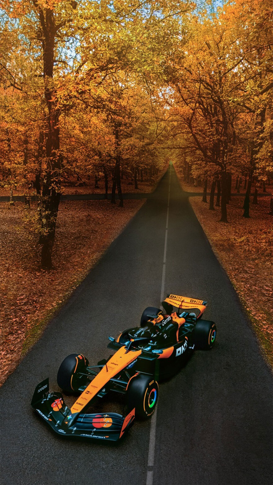 Στο μαγικό δάσος της Φολόης: Το showcar της McLaren Mastercard Formula 1 Team όπως δεν το έχετε ξαναδεί