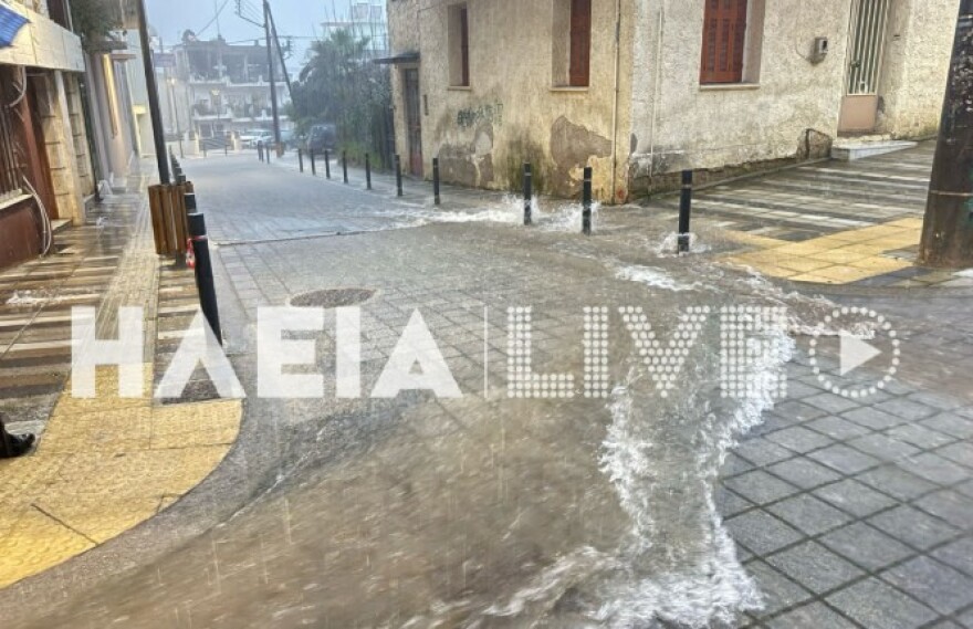 Πλημμύρες στον Πύργο: «Ποτάμια» οι δρόμοι, κατολισθήσεις και εκκενώσεις σχολείων, δείτε βίντεο και φωτογραφίες