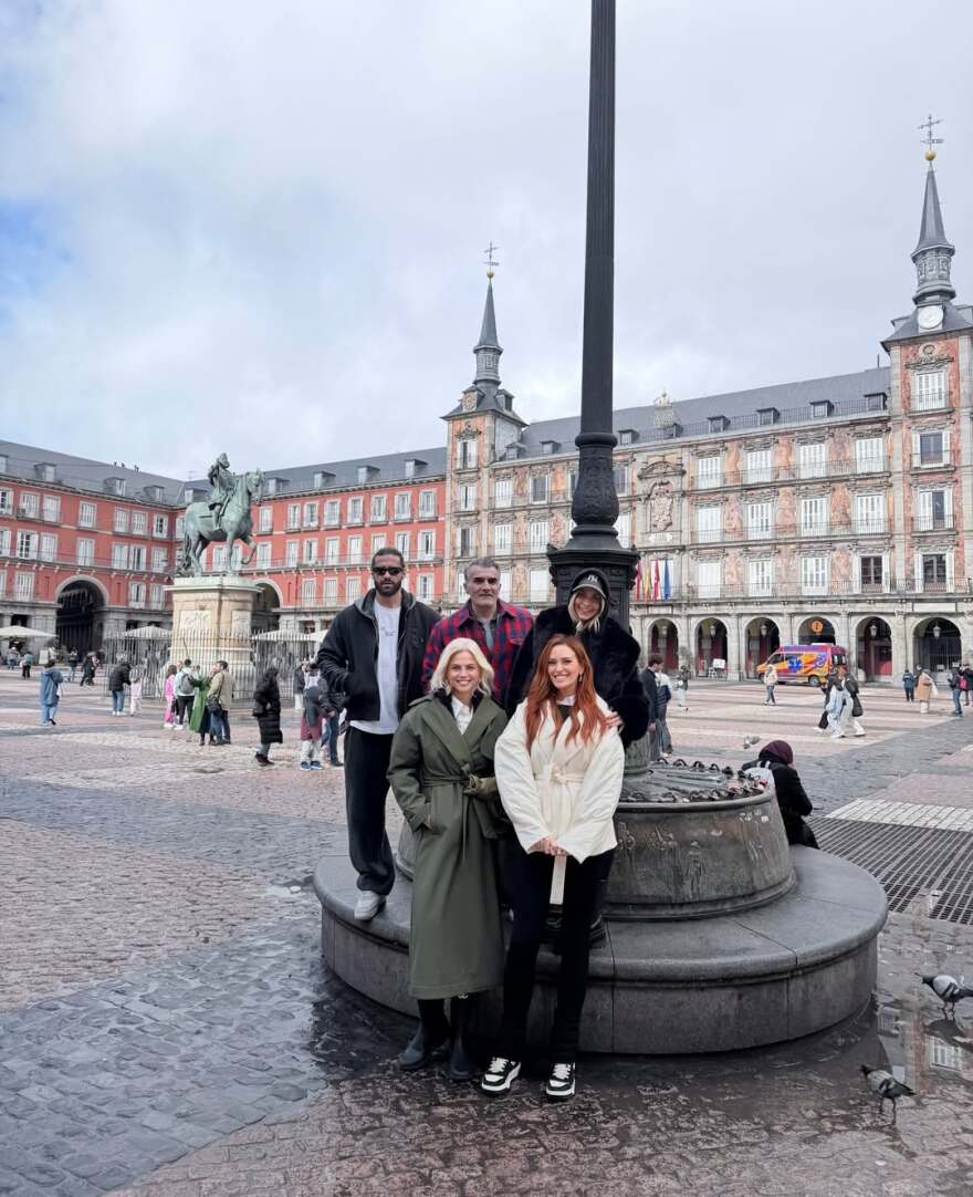 Η Σίσσυ Χρηστίδου ταξίδεψε στην Ισπανία «με μερικούς από τους αγαπημένους της ανθρώπους»