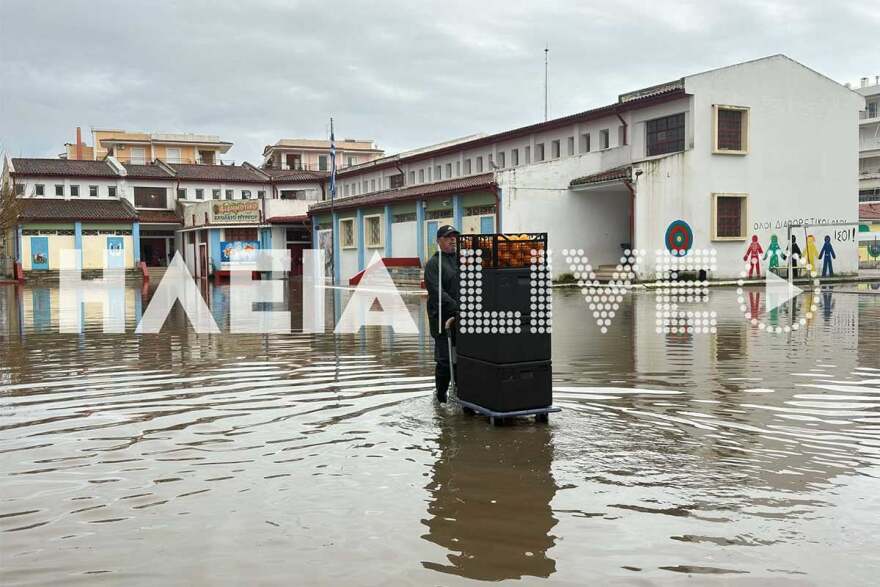 Πλημμύρες στον Πύργο: «Ποτάμια» οι δρόμοι, κατολισθήσεις και εκκενώσεις σχολείων, δείτε βίντεο και φωτογραφίες