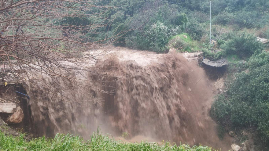 Έσπασε χείμαρρος στον Ξηρόκαμπο Μεσσηνίας, κλειστό τμήμα της εθνικής οδού Πύργου - Κυπαρισσίας - 112 για την Τριφυλία Μεσσηνίας
